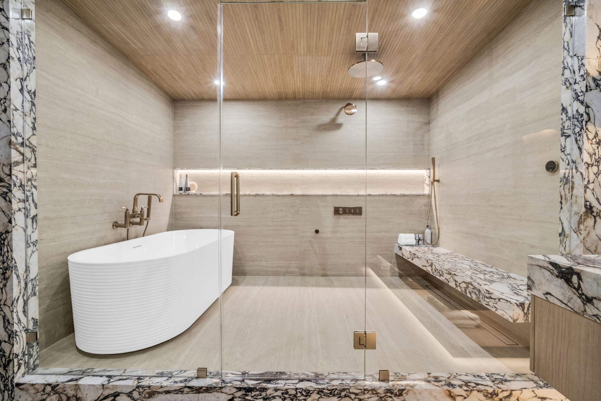 Master soaking tub